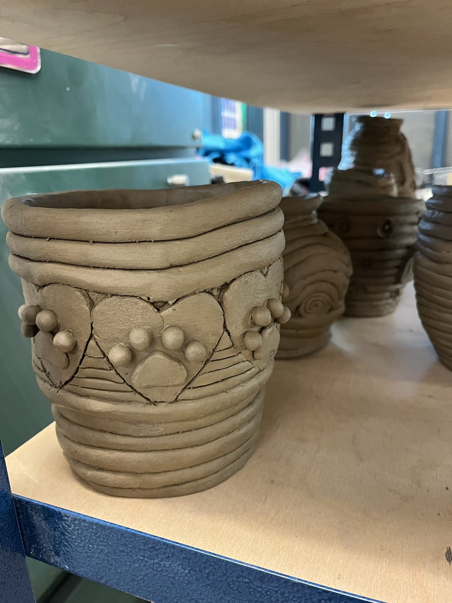 TrishaAbel's tweet photo. Ceramics 1 are finishing up their coiled vases. #MontiArts #MontiMagic #ceramics https://t.co/fLeTovR3Th
