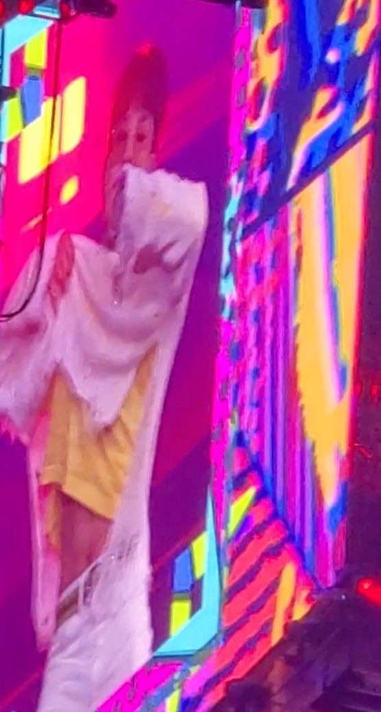 andreamckee88's tweet photo. @Jungkoo_gukk Don't get me wrong it's nice but what I really want is a clearer picture of this 🤔 can't you make that happen... ? 😄 https://t.co/sKFIAkrlFC