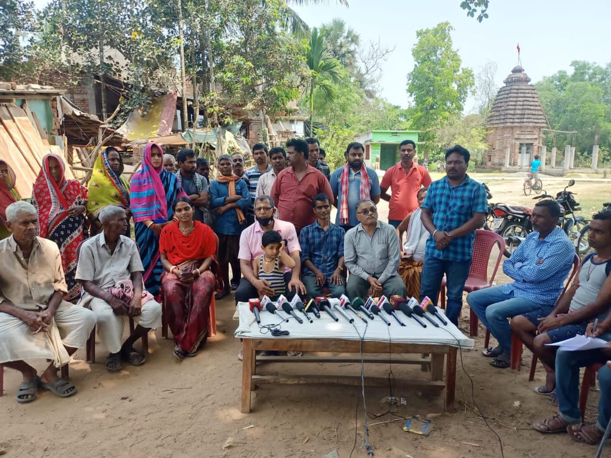 ZeeOdisha's tweet photo. #BalasoreBreaking
📌ବସ୍ତା ବିଧାୟକ ନିତ୍ୟାନନ୍ଦ ସାହୁଙ୍କ ପାଖଲୋକଙ୍କ ଦ୍ୱାରା ଅନୁଦାନ ପାଣ୍ଠି ହଡ଼ପ ଅଭିଯୋଗ
📌ଶୀତଳା ଠାକୁରାଣୀଙ୍କ ମନ୍ଦିର ନିର୍ମାଣ ପାଇଁ ଆସିଥିବା ବିଧାୟକଙ୍କ ହାତପାଣ୍ଠିରୁ ଟଙ୍କା ହଡ଼ପ
#Basta #MLAFund #Bishnupur #ZeeOdishaNews https://t.co/96rMPp2LZr