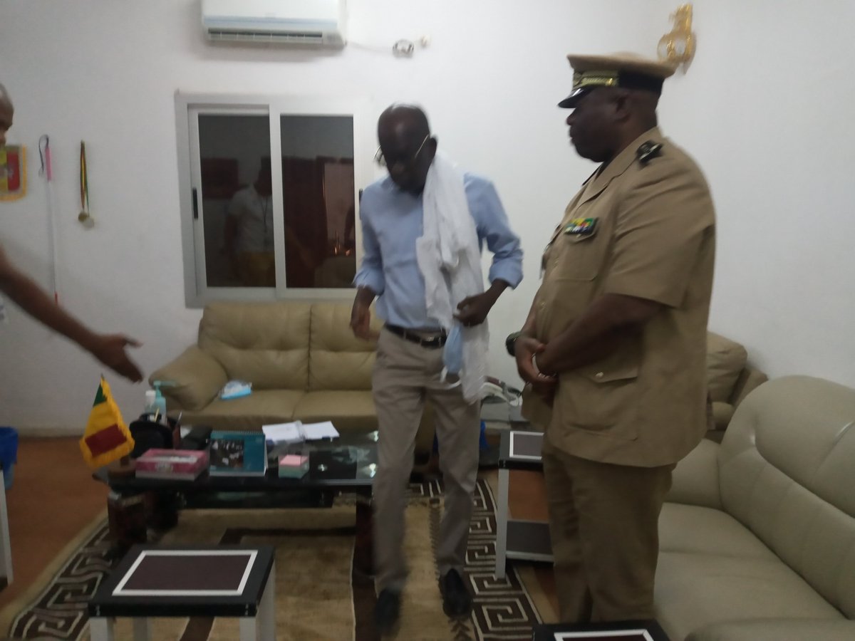 AbdouDieng_UN's tweet photo. Discussions avec gouverneur gl Traoré &amp; pdt conseil régional Samake #Gao: engagements des autorités et priorités communes: 
1. réponses humanitaires en cours déplacés; 
2. protection des populations civiles;
3. prévention pr éviter les déplacements de populations. https://t.co/7xWLejlgvi