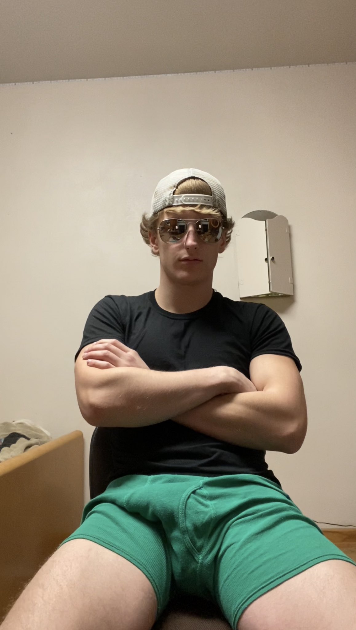 TW Pornstars - 1 pic. Loganwallcb (18+). Twitter. RT if you ❤️ hung ripped  guys 😜. 4:30 PM - 9 Apr 2022