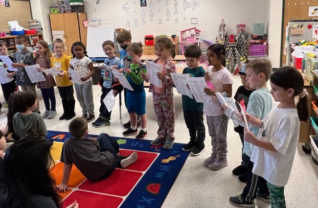 lcpsbworkman's tweet photo. Taking our Readers’ Theater “on the road” (complete with puppets)! The children were SO excited (some nervous)! They did an AMAZING job! #MTVMoose https://t.co/eg1gm1b1I5