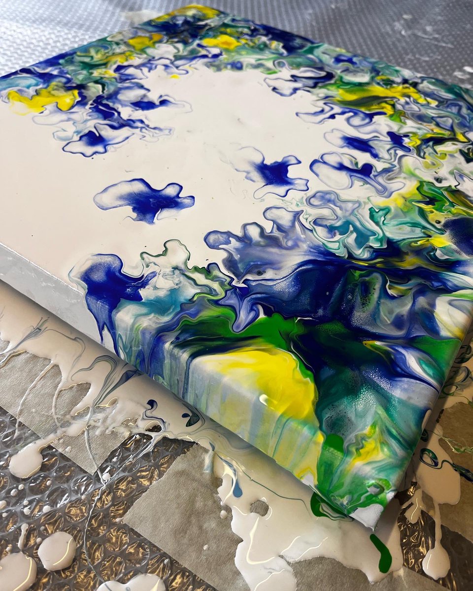 Weekend of waves, part one first wave on a 16x16 inch canvas, created with just me blowing the paint out and finishing with a straw, part two tomorrow #artwork #fluidart #fluidartist #fluidgallery #acrylicpour #artist #pouringart #wave #artonyoutube #artontwitter