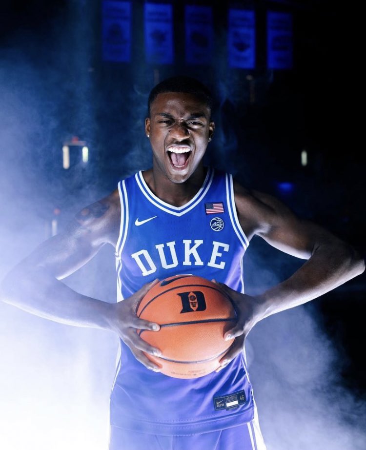 BlueDevils's tweet image. Blue Devil Breakdown: Dariq Whitehead (2022)

Whitehead is a absolute sniper from behind the arc. Can play point guard or be on the wing. Has great vision on the court. Great shot creator. Super athletic. Also is in my opinion a top defender in this class. 
#TheBrotherhood🔵😈