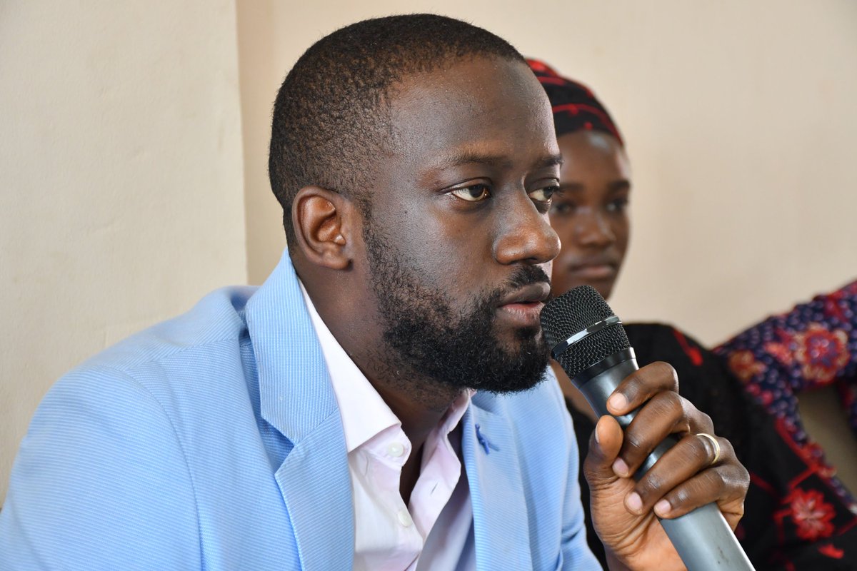 ablogui's tweet photo. #Idimi #ExpoItinerante #ConferenceDebat
Entre Expo photo et conférence débat, nous avons passé un merveilleux moment d'échanges avec MAMBI MAGASSOUBA, auteur-ecrivain qui a partagé ses expériences, son parcours et ses œuvres avec les étudiants de l'Université Mercure 
#Kibaro https://t.co/D4xuJIQ1y4