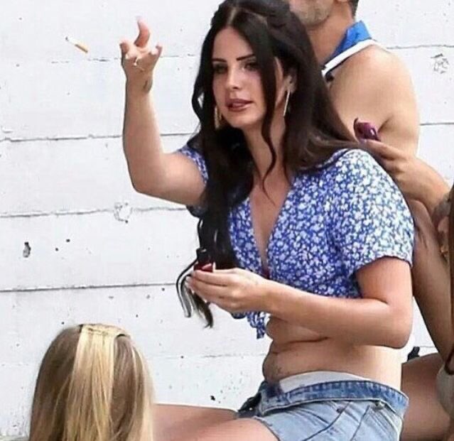 lanasfiles's tweet photo. lana del rey. https://t.co/3o4QMb5UZW