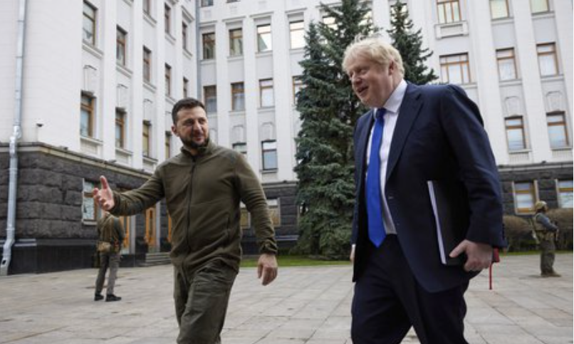 worldnewsdotcom's tweet image. British PM makes surprise visit to #Kyiv, meets #Zelensky

#Ukraine  #BorisJohnson  #UKhttps://article.worldnews.com/view/2022/04/09/British_PM_makes_surprise_visit_to_Kyiv_meets_Zelenskyy/