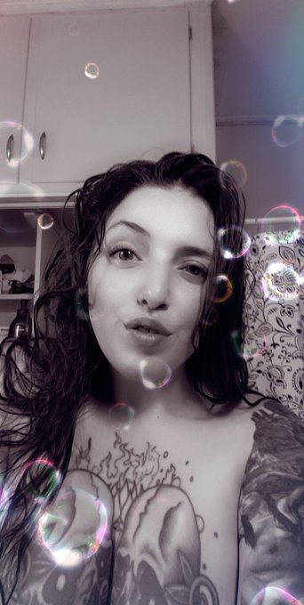 Wanna get wet 😏 https://t.co/UZkOKvlGjn