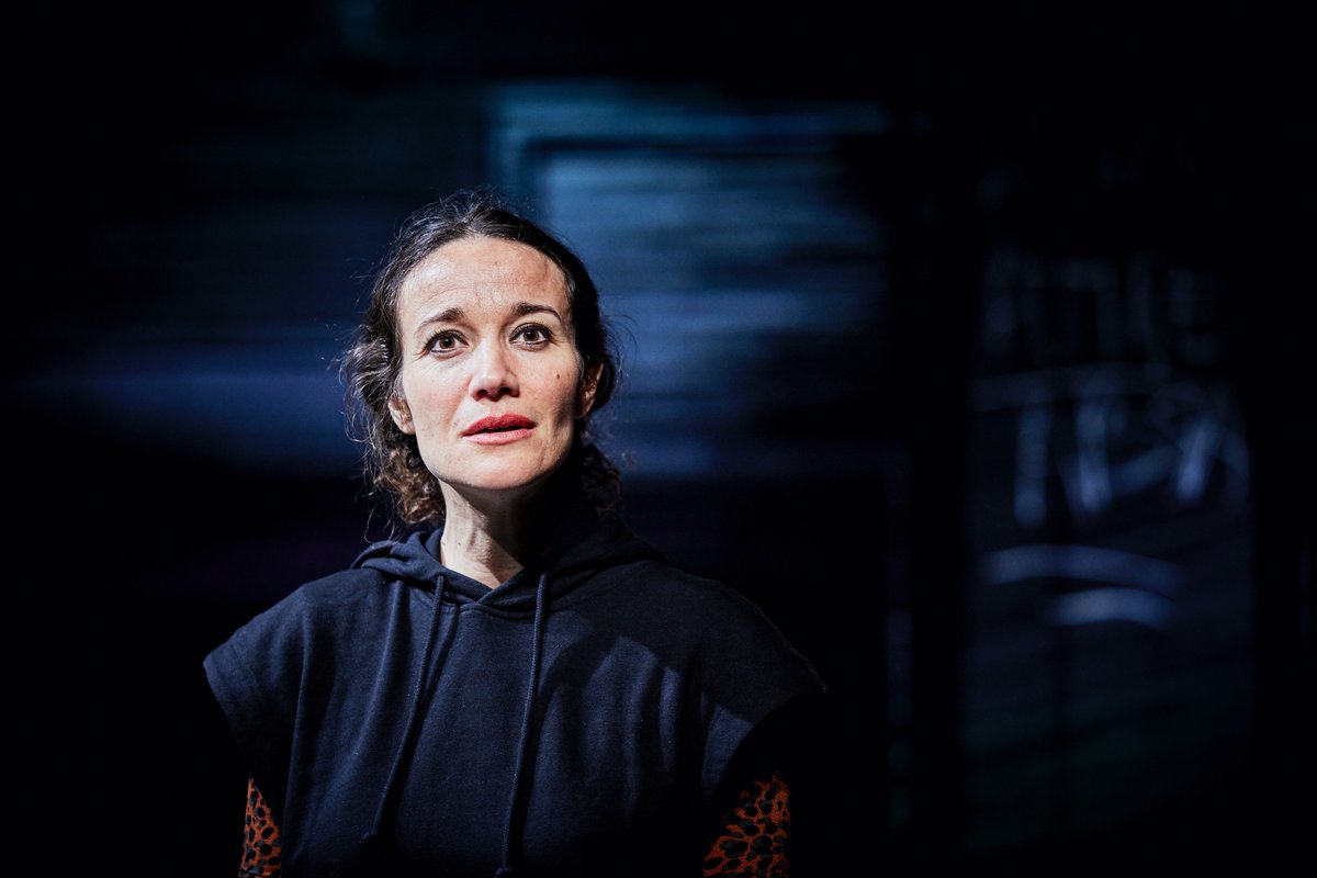 25Agencycom's tweet photo. Magnifique #article #critique écrit par @sceneweb sur le #spectacle de Pauline Ribat au #Théâtre de Belleville. 
"Ce spectacle est aussi court que son titre est long (Tout commence toujours par une histoire d’amour)" 

📖 https://t.co/8IIv1giYvS https://t.co/3apWr9UYEi