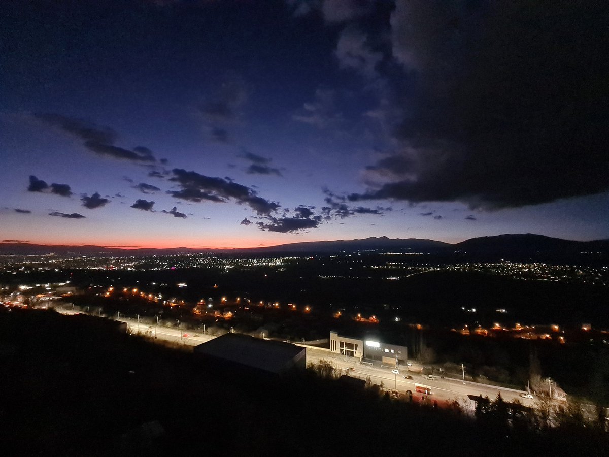 ArmineRa's tweet photo. ... և հոգիդ հանգստանում է. գեղեցիկ ես իմ Երևան։
#peace https://t.co/7PcmMldJod