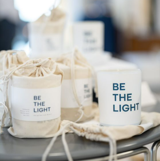 cloveandtwine's tweet photo. We're big fans of Hive to Home Candle Co! Made with raw beeswax and planet-loving materials, these custom candles made an appearance at a recent @insightglobal event as #corporategifts. https://t.co/XNV2bWFegX #giftremarkably #cloveandtwine #bettergiftsbetterplanet https://t.co/wa3WPXYymi