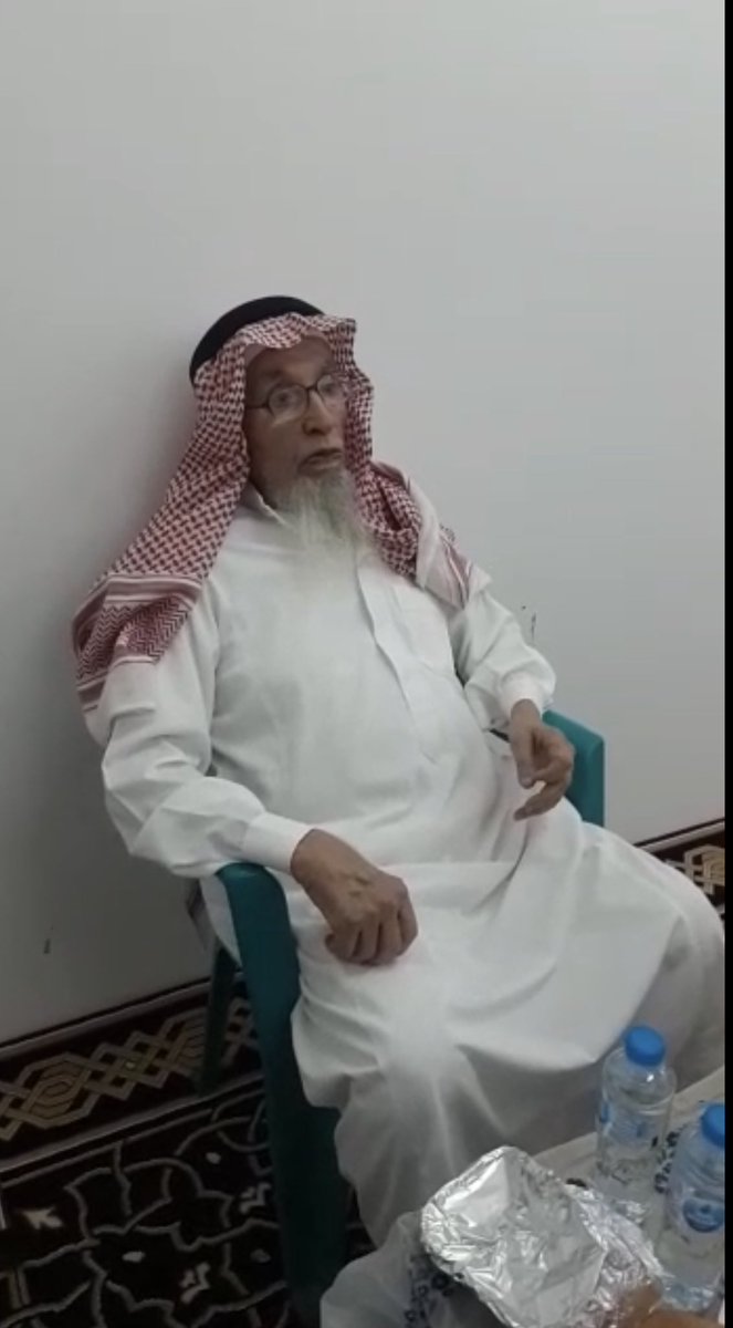 في أجواء أخوية أقام الشيخ عبدالله بن عيد الصريصري -رئيس قرية #الفجة  #بينبع_النخل-مأدبة إفطار رمضاني جماعي في مسجد الشيخ محسن -رحمه الله- بمشاركة عدد من اهالي القرية.

8 | رمضان 🌙