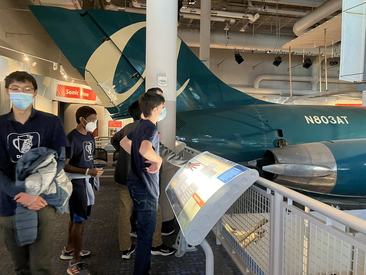 MsLynnNichols's tweet photo. We’re having a great time at the NASA Langley visitor center! #GilmanSTEM @GilmanSchool https://t.co/9KFUou9Ep7