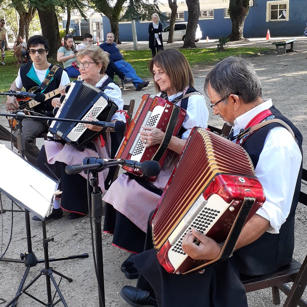 ColoniaTur's tweet photo. #Ahora en Villa La Paz. Celebración de cultura, tradición y productos regionales, Fiesta Sabores de Pequeña Europa en la Colonia Piamontesa de Colonia Este. https://t.co/kBs7l8wXxw