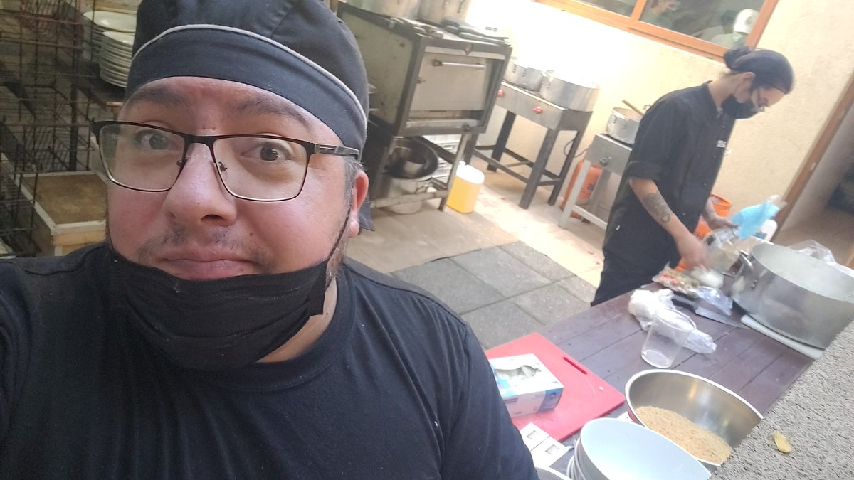 Tomasbuubaloo's tweet photo. Todo listo para empezar el servicio, motivación al 200%. Vamos que se puede 🤘
#Banqueteria #Chef #Cocina https://t.co/UZP7cGmnnU