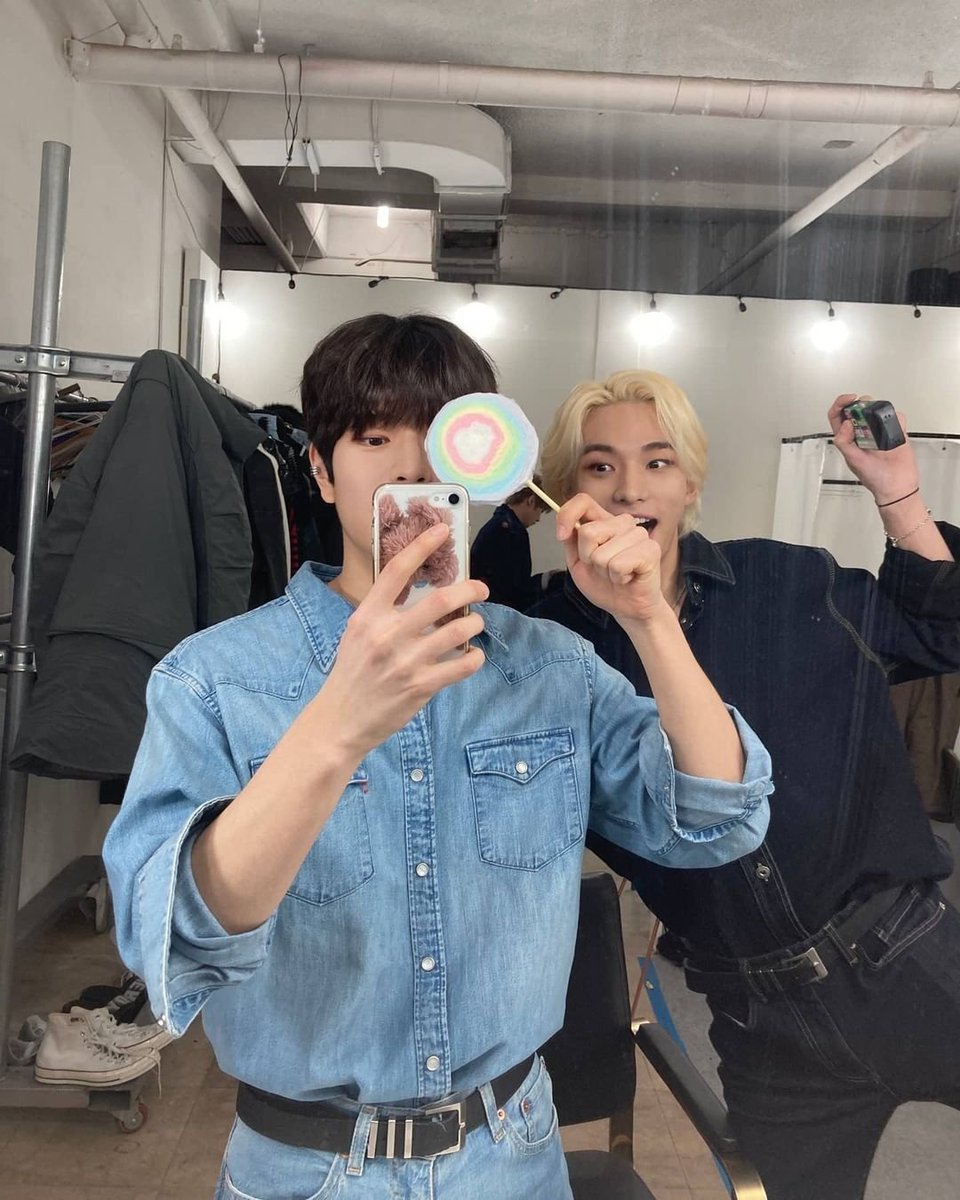 samskyproject's tweet photo. we're not even in half of 2022🥺

but 2022 is indeed seungjin's year🥳🥳🥳

manifesting more seungjin selca and moments this year. aamiin🤩🤩🤩 https://t.co/EV3j1EQYHD