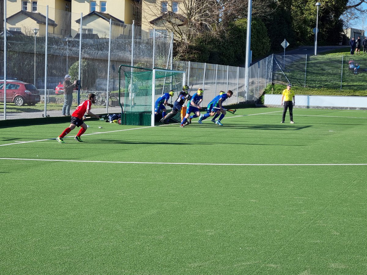 CofI keeper stops another PC and the follow up goes wide. Whistle goes shortly after. @CorkCofI 3 @Cork_Harlequins 1. A very tight, pacy game and a flattering scoreline.