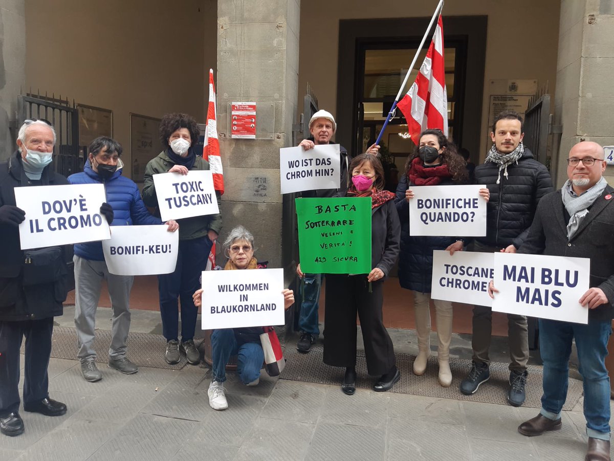liberatoscana's tweet photo. L'inchiesta #keu compie un anno. #CLT assieme a realtà territoriali tiene un presidio ad Empoli per dire NO alla Toscana terra dei fuochi. Esigiamo risposte, impegno e concretezza da parte delle istituzioni.
#Toscana #rifiutitossici #welfare #NoKeu #EcoToscanismo https://t.co/4skbzyu9C7