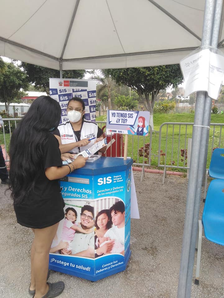 SISPeruOficial's tweet photo. #SISteInforma. Te invitamos a buscar nuestro modulo de información del seguro #SIS en los vacunatorios:
- Videna (San Luis).
- Parque Mayta Capac (SMP).
Yo tengo SIS ¿Y tú?���🏻♀️🙋🏻♂️
Protege tu salud y la de tu familia. #SISPerú https://t.co/8ITk8VvQga