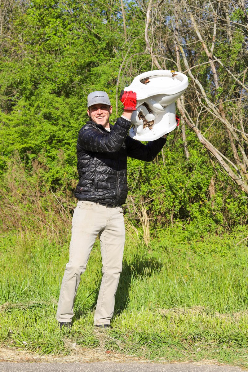 UpstateForever's tweet photo. We’re so grateful to the awesome volunteers that joined us today to remove litter and invasive plant species from the Long Branch Mitigation Site near downtown Greenville, a property protected by Naturaland Trust and UF. #cleanupstateforever https://t.co/ujYjDUJG3W
