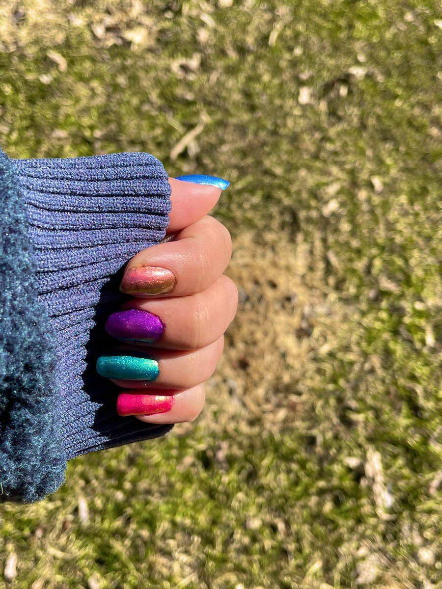 nidroj's tweet photo. post-birthday nails provided by @holotaco @nailogical #litemodecollection https://t.co/vRXBDkreze