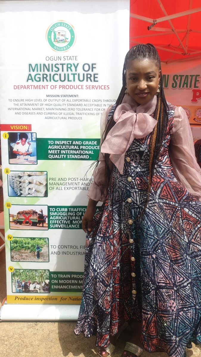 missadelaja's tweet photo. It was also such a pleasure for the Ministry of Agriculture to be part of #adiremarketweek because the best materials for adire are plant& animal based (cotton, silk etc) which are made in Ogun state. So we had raw materials on display courtesy of our Produce Department & NaCotAn https://t.co/S9MnbLClvN