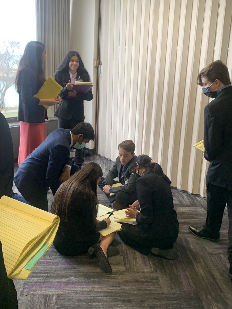 UNCLOS_NUMUNXIX's tweet image. some intense journaling going on over here.. are you guys talking about your feelings or about  EEZs? the world may never know #weluvmerging