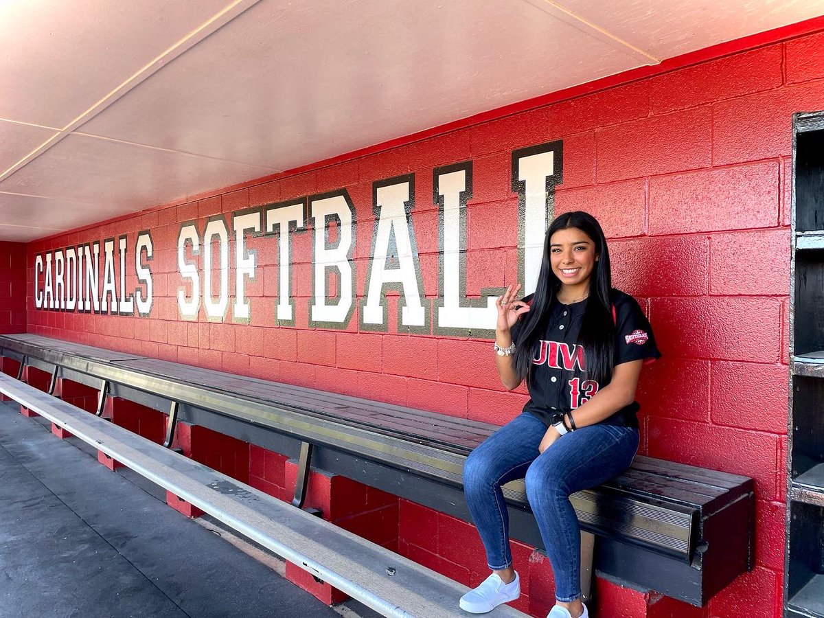 aylagonzales25's tweet photo. Super excited for this opportunity!!❤️🖤 @hunter_bunch10 @deanofsoftball5 @UIWSoftball @Warren_Softball @Bombers_16u @FSAACADEMYGRIND https://t.co/4xhD30XjTv