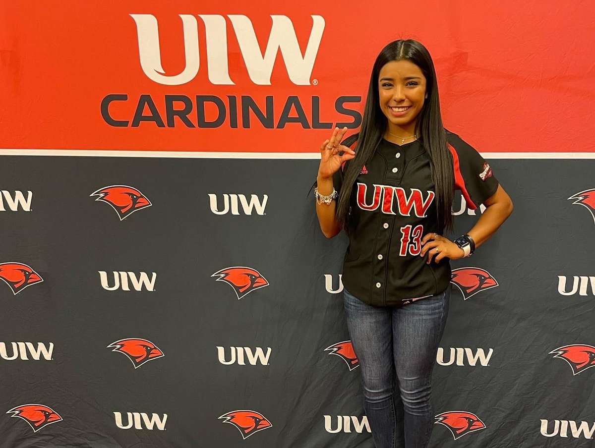 aylagonzales25's tweet photo. Super excited for this opportunity!!❤️🖤 @hunter_bunch10 @deanofsoftball5 @UIWSoftball @Warren_Softball @Bombers_16u @FSAACADEMYGRIND https://t.co/4xhD30XjTv