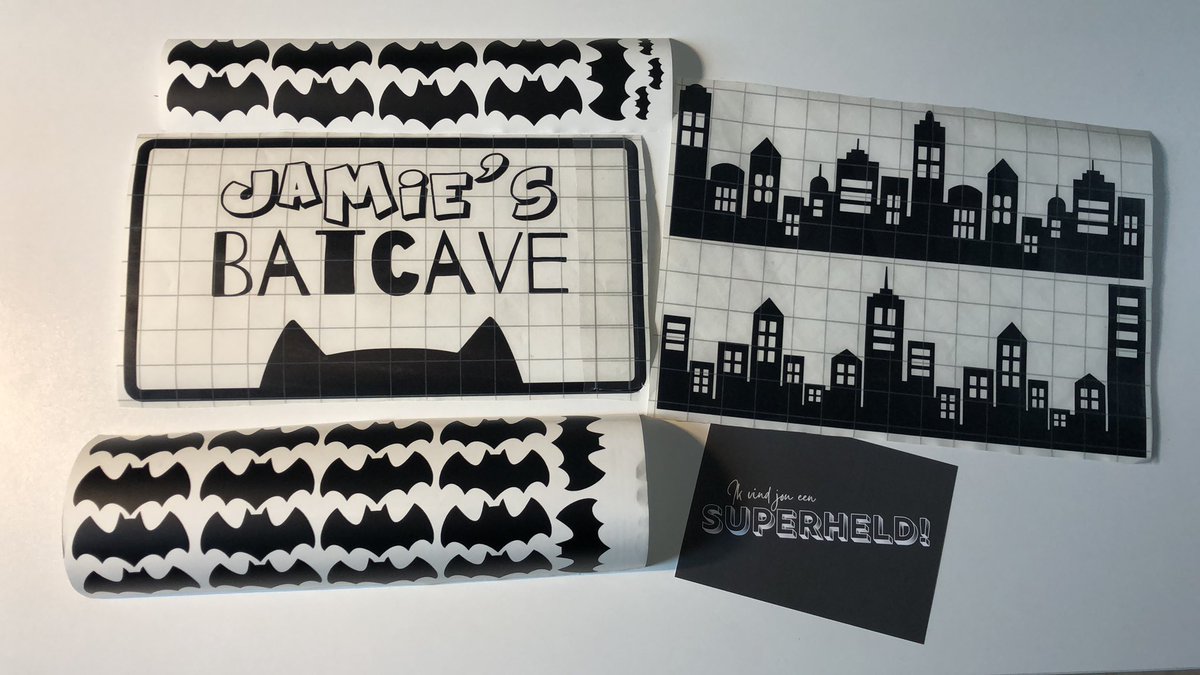 superheldenkind's tweet photo. Wow wat zal Jamie genieten in zn Batcave superheldenkamer 🥰 #batcave #kinderkamer #batman #superheldenshop #jongenskamer #vleermuis #muursticker #masker #skyline #newyork #boys #superhero https://t.co/kg4CGiGH88