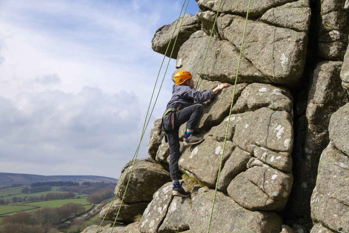 Stuck for ideas this #EasterHolidays? 💡 We've got you... Family navigation Moonlit walks Rock climbing Spring on a farm and more! Discover #Dartmoor for yourself with #DiscoverNationalParksFortnight2022 events right through the hols 👉 bit.ly/3wU1cMq #FamilyFun