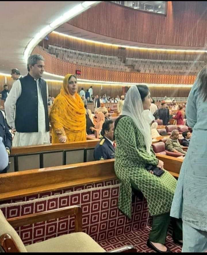 AaqibJiskani's tweet photo. بھادر ماں باپ کی بھادر بیٹی صبح سے اپنے والد اور بھاٸی کے ساتھ ہی ماشااللہ ہم جیالی بینظیر کی شھزادی کو سلام پیش کرتے ہین 😍✌❤
@BBhuttoZardari @BakhtawarBZ @AseefaBZ https://t.co/o1vH5qxv4d