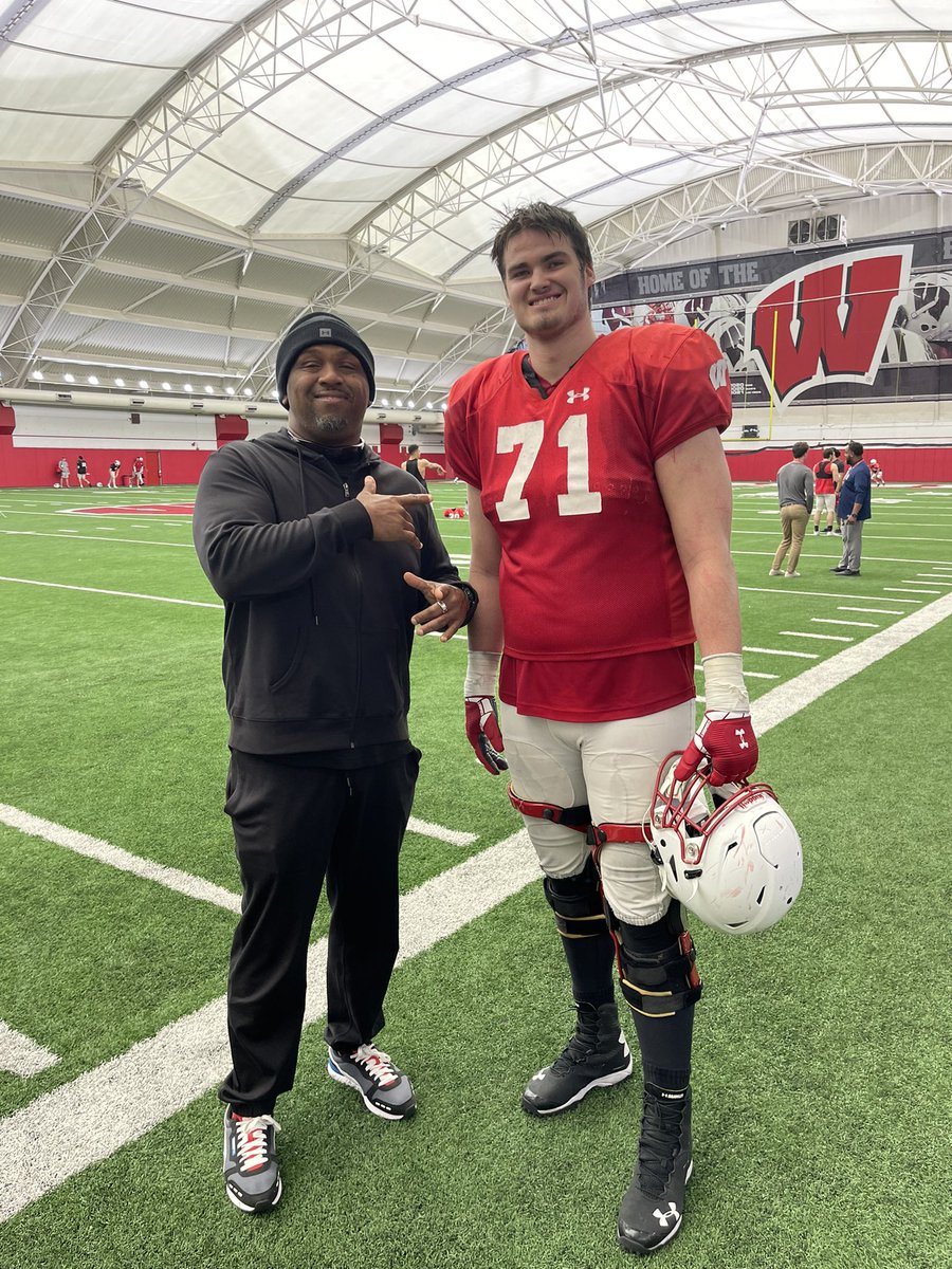 What a Big10 Offensive Lineman Looks Like‼️<a href="/riley_mahlman/">Riley Mahlman</a> #Badgers