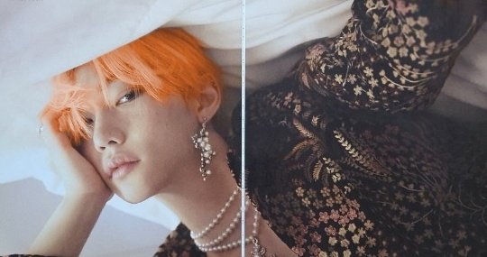 ㅤ:·:·:❙ || 𝗵𝗶𝗻𝗮'𝘀 𝗰𝗮𝗺𝗲𝗿𝗮 𝗮𝗹𝗯𝘂𝗺 || ❙:·:·:

ㅤ   Pintó foto con los collares 
      de mí abuela pero salgo lindo.