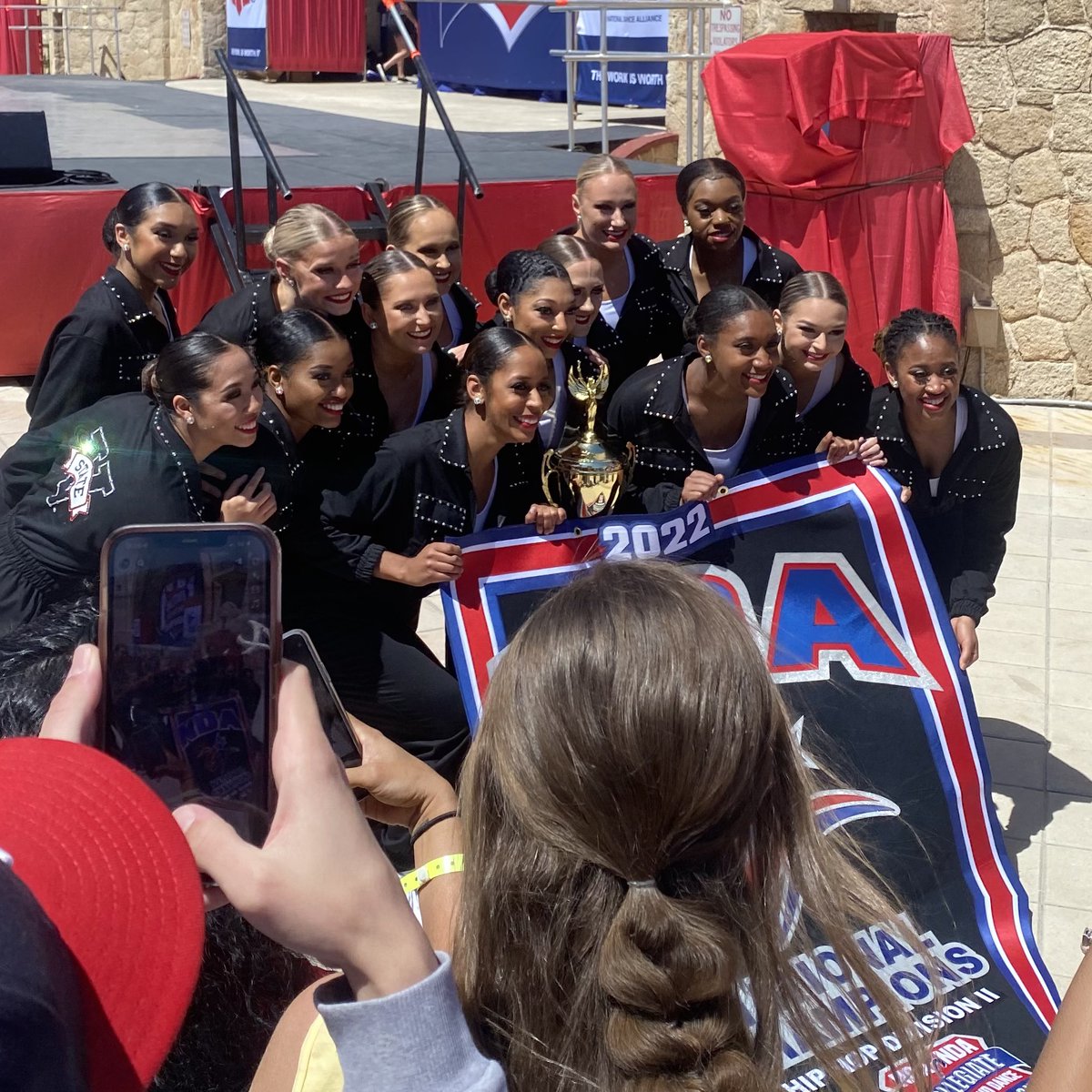SpideyMatt05's tweet photo. The @vsuredhots have DONE IT AGAIN! Congrats to the Hip Hop CHAMPS!

Red and Black. ALL HAIL!!! 🏆🔴⚫️

📷: @madicothern https://t.co/6y5WqdWQsC