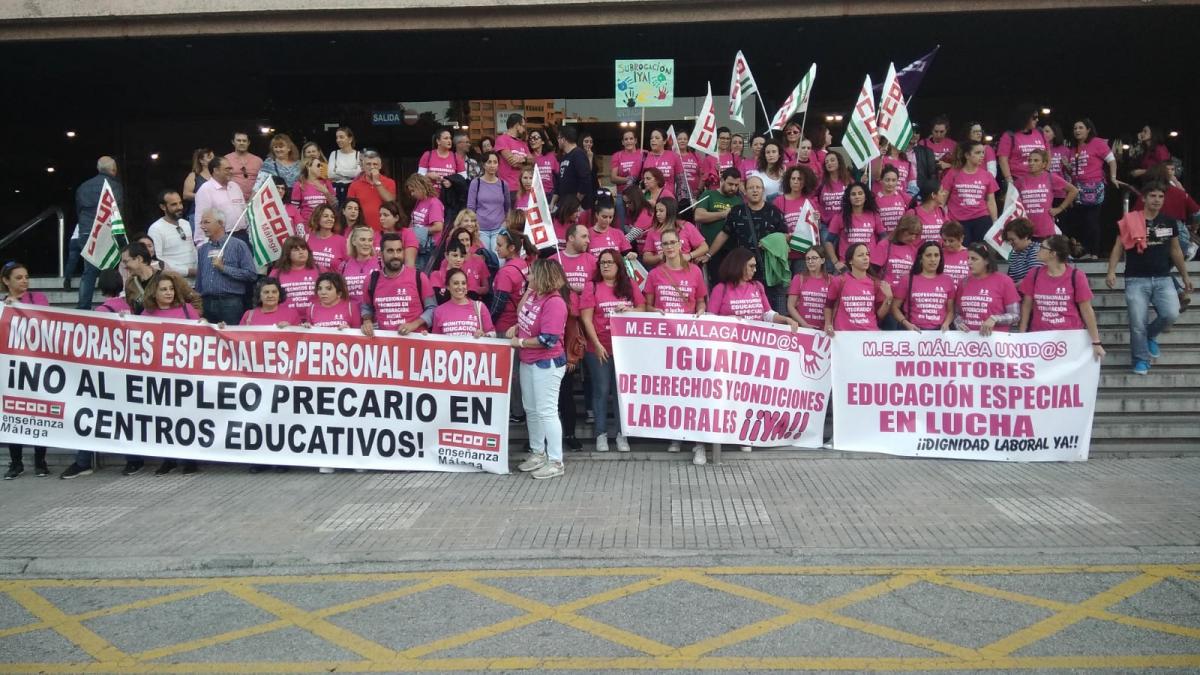 YOLANDACCOOMA's tweet photo. Duele recibir mensajes como👉https://t.co/FdNRSRv3wt, no deberían producirse pero son habituales. Esperemos q @macarflo nuevo consejero @EducaAnd apueste x :
➕recursos #neae, PT, AL, #orientación, #PTIS,...
⬇️ratios 
#MonitorasEnLucha
🛑#precariedad 🛑#privatización,... 
¡ÁNIMO! https://t.co/0bZop3oSC2