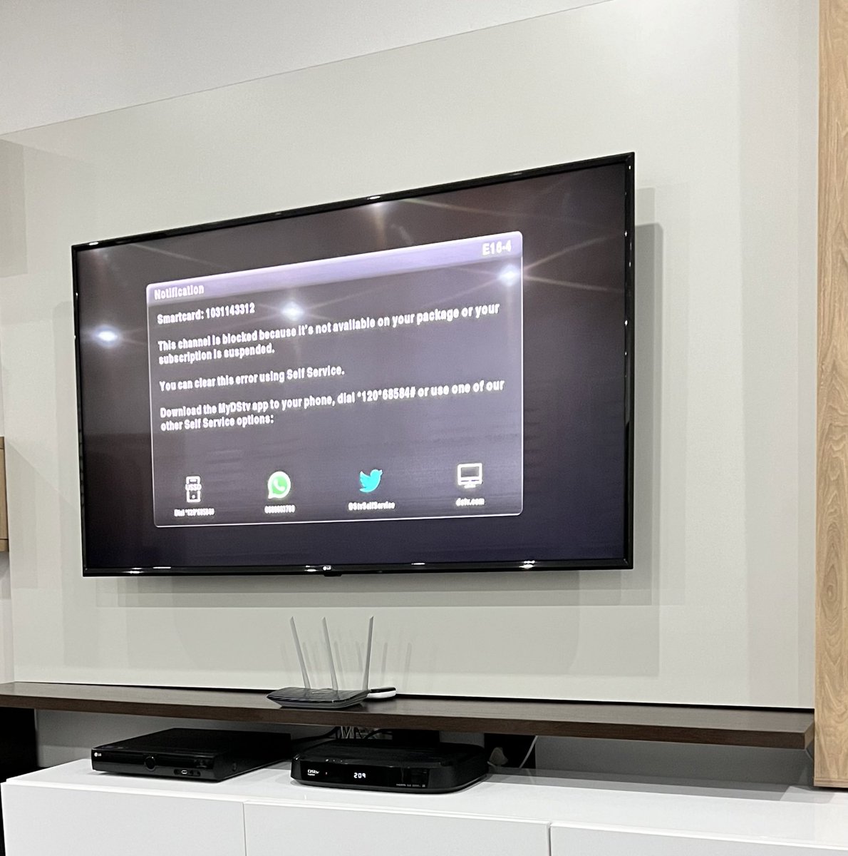 Alukata's tweet photo. @DStv I had to upgrade my package in Oder to access 209… thanks to the boxing match by Casper and Naak! #CelebCity #NaakHimOut #Boxing2022 https://t.co/xr8EHaN1RK
