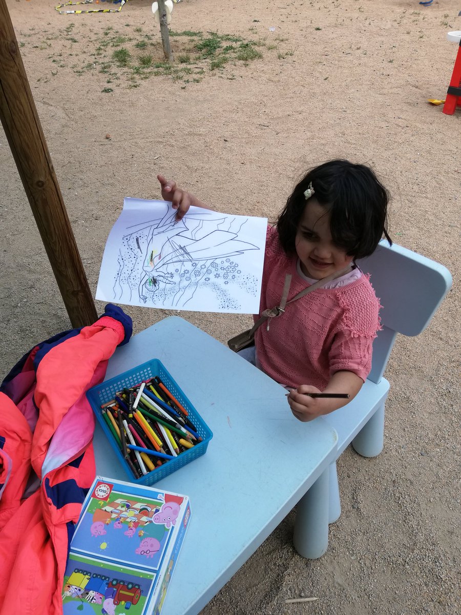 lacapsadelsjocs's tweet photo. Buenas tardes!! Avui hem anat al Hort i hem regat les nostres hortalisses 🥒🍆🍅🥕🥬
I per la tarda... hem jugat molt al parc 🎉😄🌞
#BARRILAMINA #parcdelbesòs #Familia #SantAdrià #infancia #hortcomunitari #lscapsadelsjocs https://t.co/P5YvwnMG77