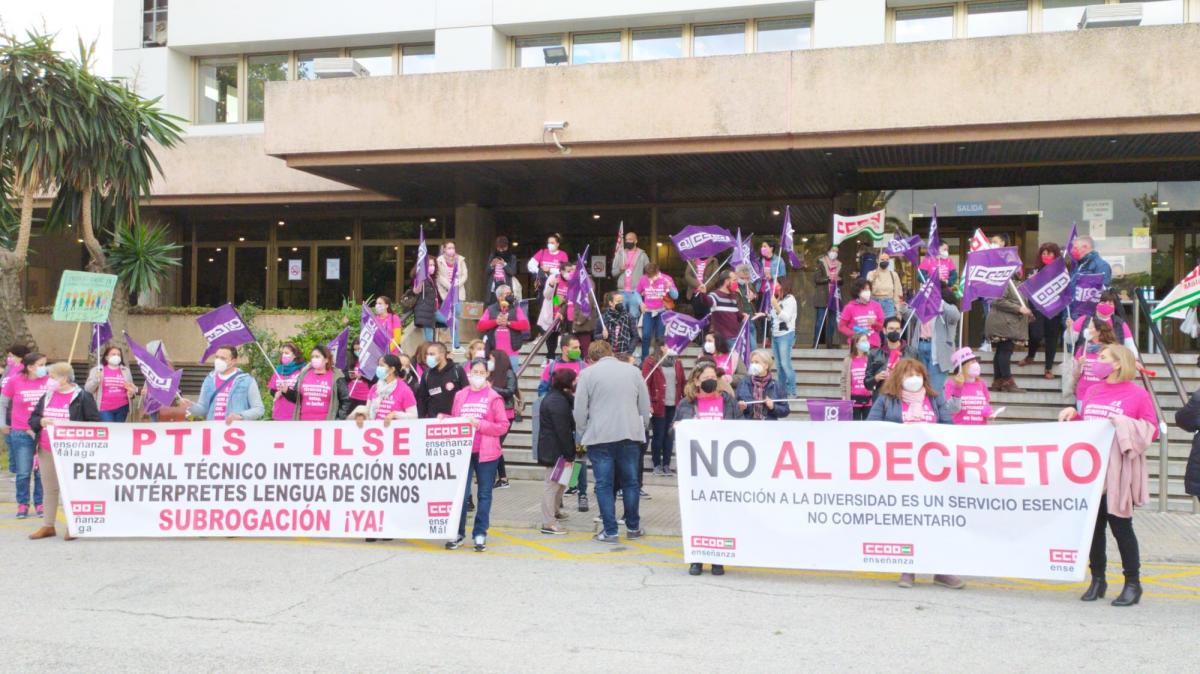 YOLANDACCOOMA's tweet photo. Duele recibir mensajes como👉https://t.co/FdNRSRv3wt, no deberían producirse pero son habituales. Esperemos q @macarflo nuevo consejero @EducaAnd apueste x :
➕recursos #neae, PT, AL, #orientación, #PTIS,...
⬇️ratios 
#MonitorasEnLucha
🛑#precariedad 🛑#privatización,... 
¡ÁNIMO! https://t.co/0bZop3oSC2