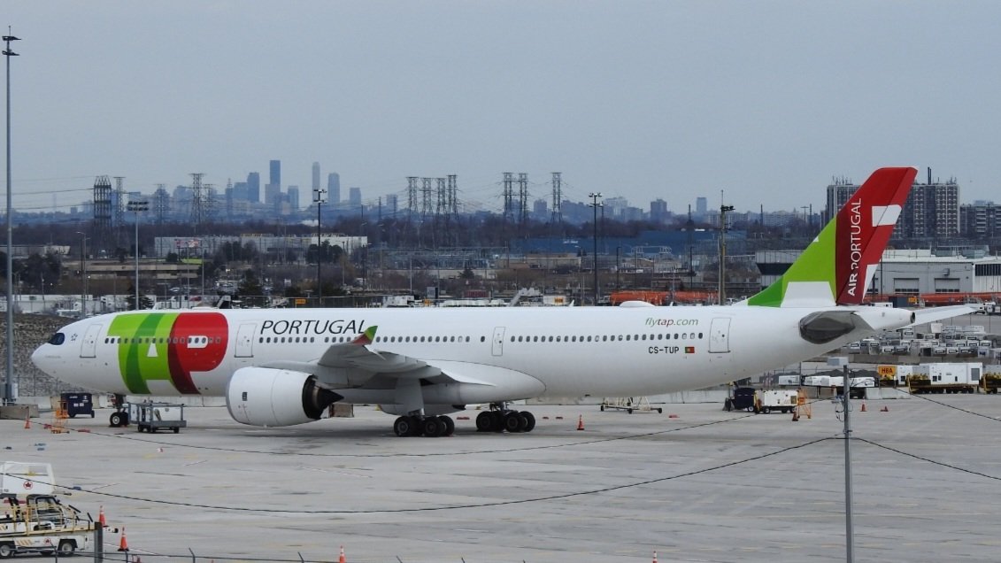 veryboeing's tweet photo. TAP air portugal #A330 -941 #CSTUP CYYZ https://t.co/02pTYqBwGS