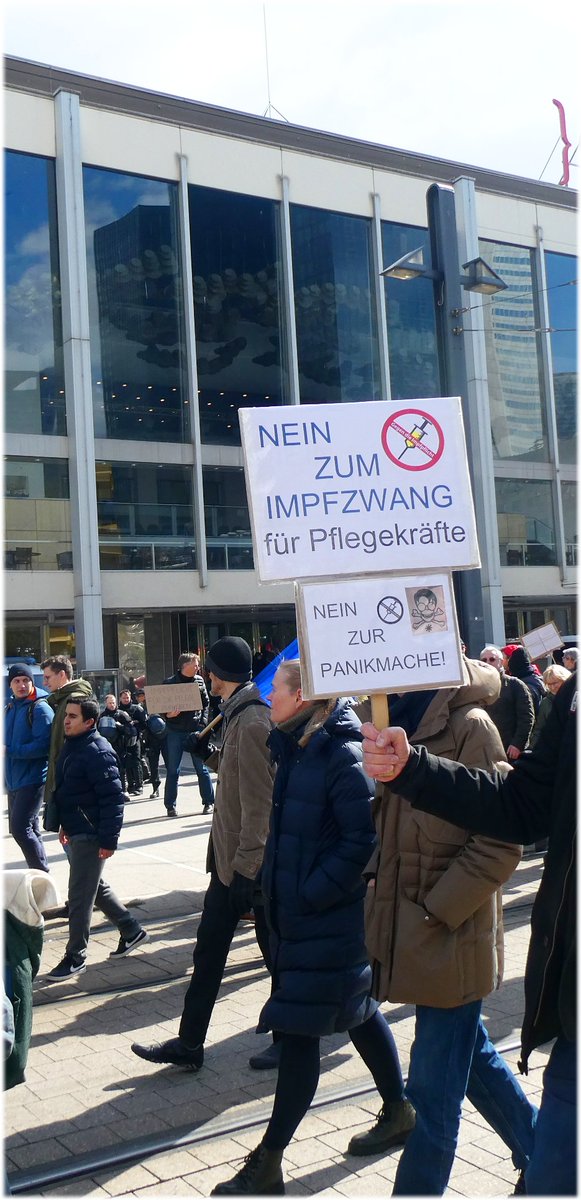 Careforemotions's tweet photo. #ffm0904 Franklfurt geht so lange auf die Straße, bis die #Impfpflicht dauerhaft für alle fällt - auch für #Pflegekräfte und Bundeswehr - ohne Hintertür durch das #WHO-Pandemieabkommen oder den #EU-Impfpass. https://t.co/WoJHXzPgzh