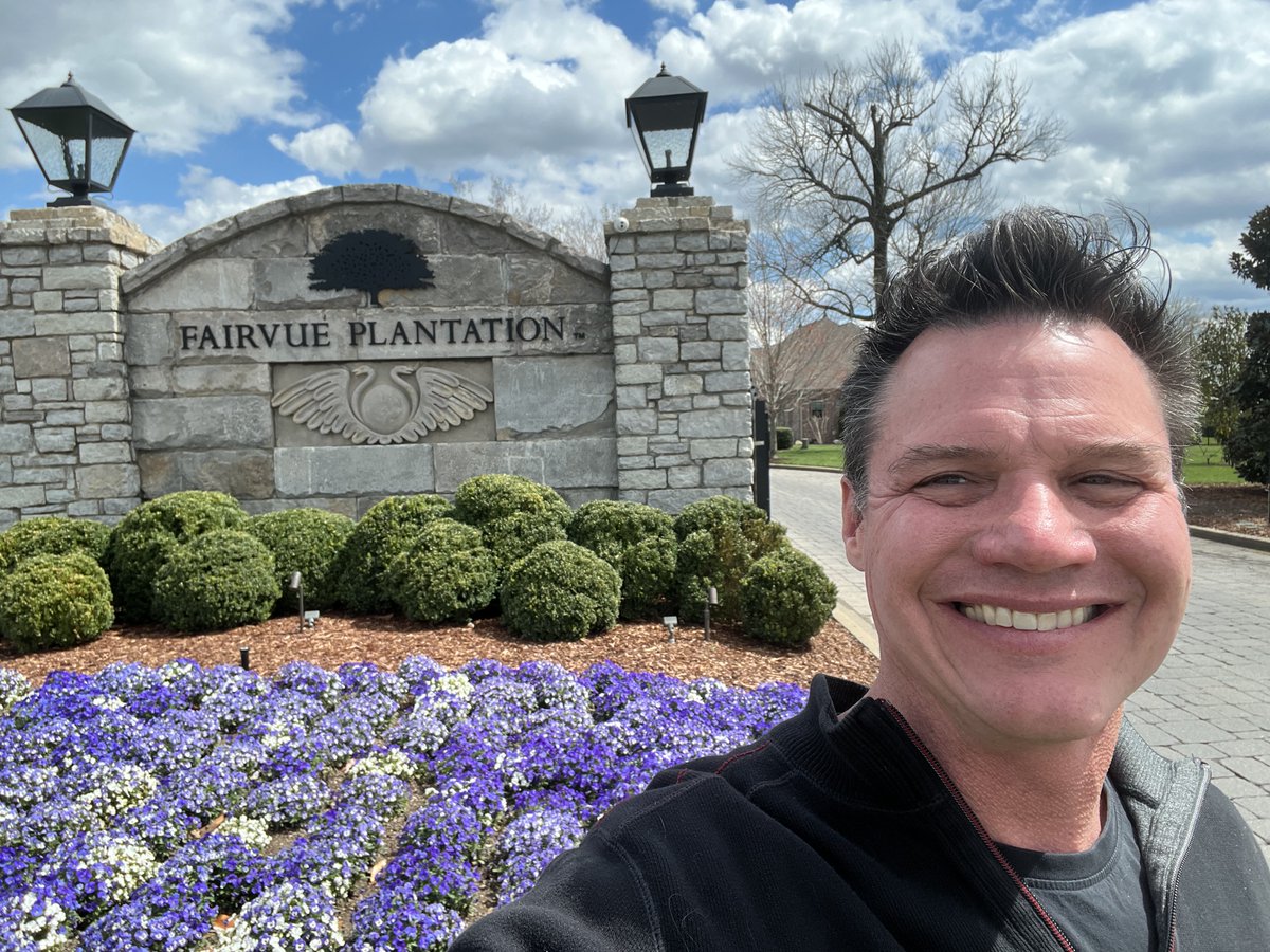 TaylorForSumner's tweet image. What a beautiful day to be walking neighborhoods in Gallatin and talking with Republican voters!