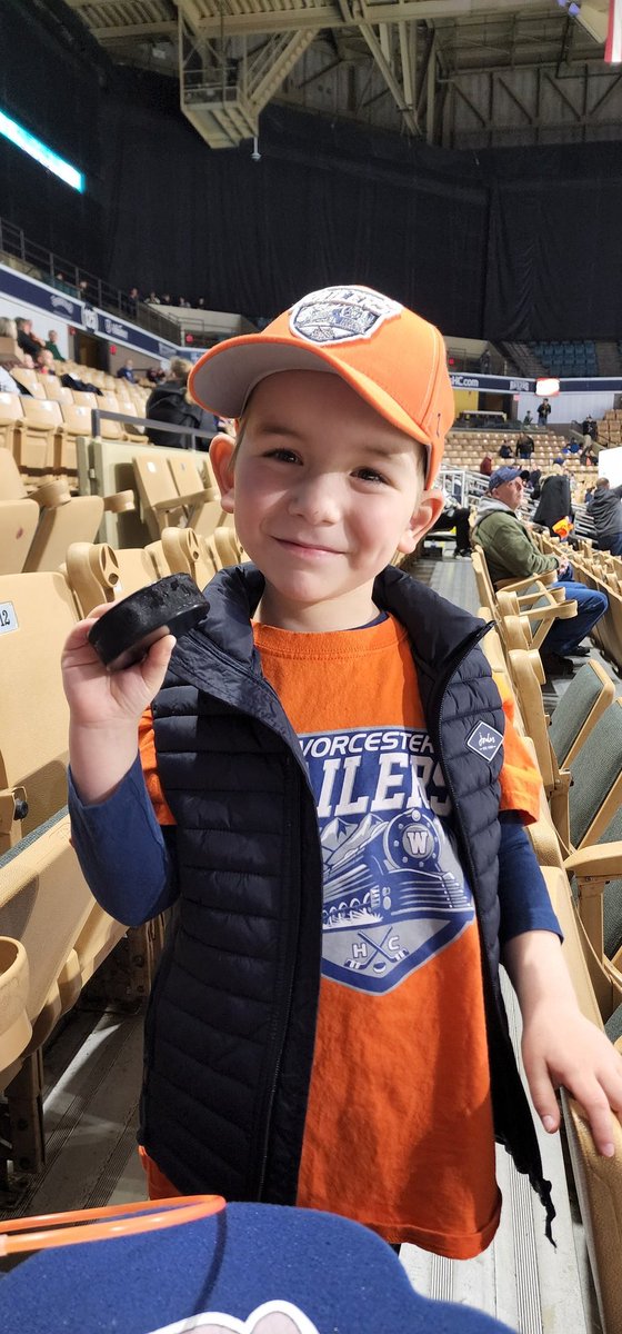 BuckFeel's tweet photo. @Lions3r thank you so much for the puck during warmups tonight!!!! https://t.co/ftX8B19tcw