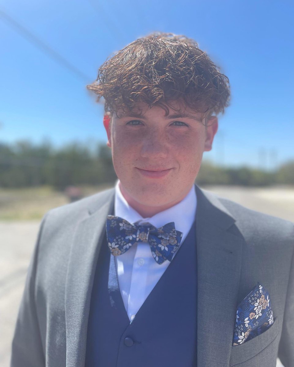 sonnysdramamama's tweet photo. Junior Prom already!! Love you Son Son and Price too!! #clhsclass'23 @bentley_sonny @ChadBentley18 #lakekids #thelakeisrising https://t.co/TCrB1luCJu