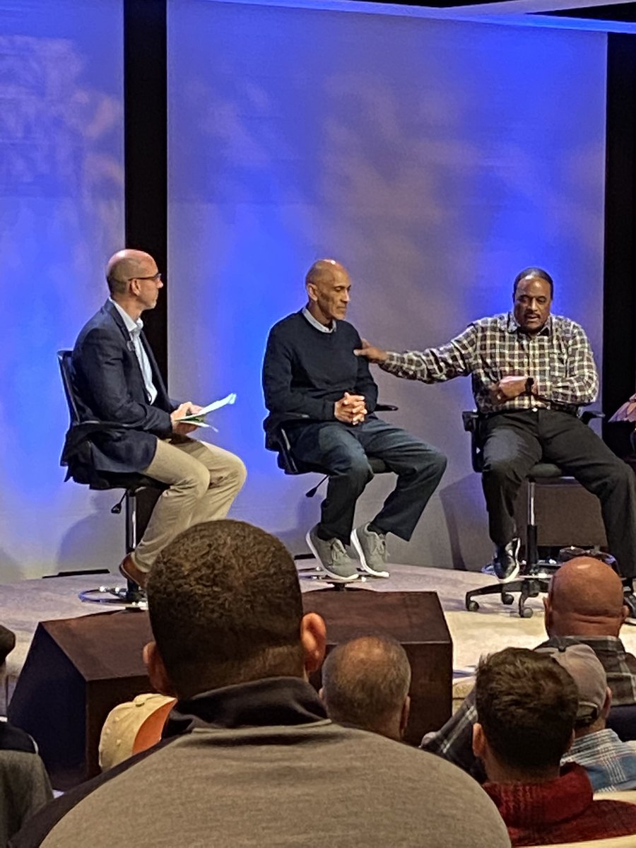 bhinton125's tweet photo. Session 2 @TheCoveNC @TonyDungy #beadisciple https://t.co/O8V4V2n0jr