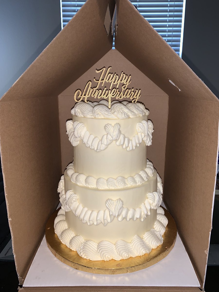 CloudysDesserts's tweet photo. Old school wedding vibes 🥰 for 40 years of marriage for my clients https://t.co/Cnaiu8IOmW