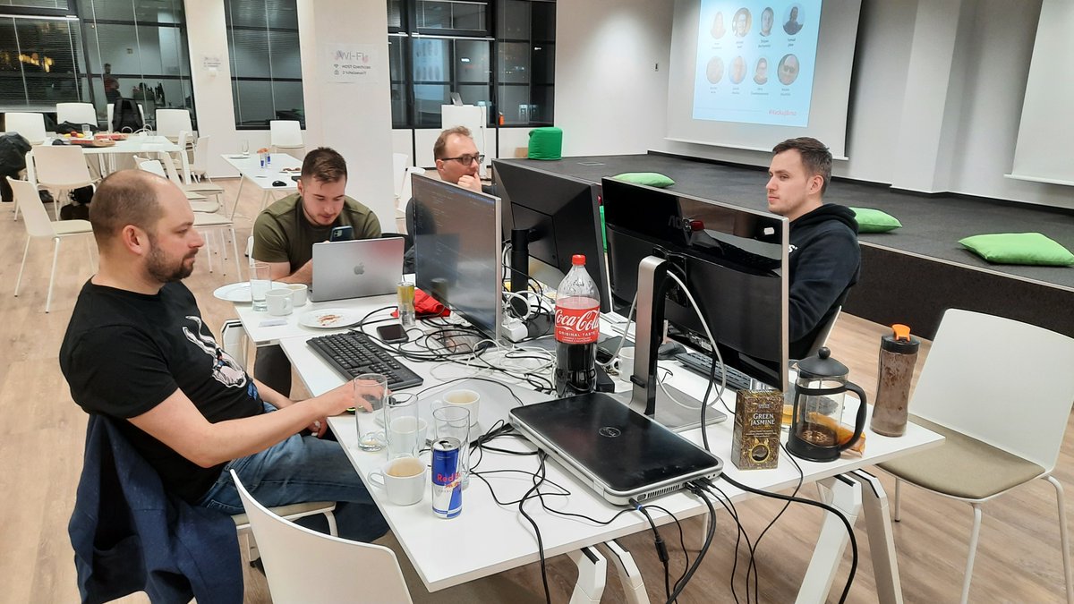 dataBrno's tweet image. #HackujBrno
10 hodin do konce. Nespíme, makáme 💪⏲️👨‍💻
#codecodecode