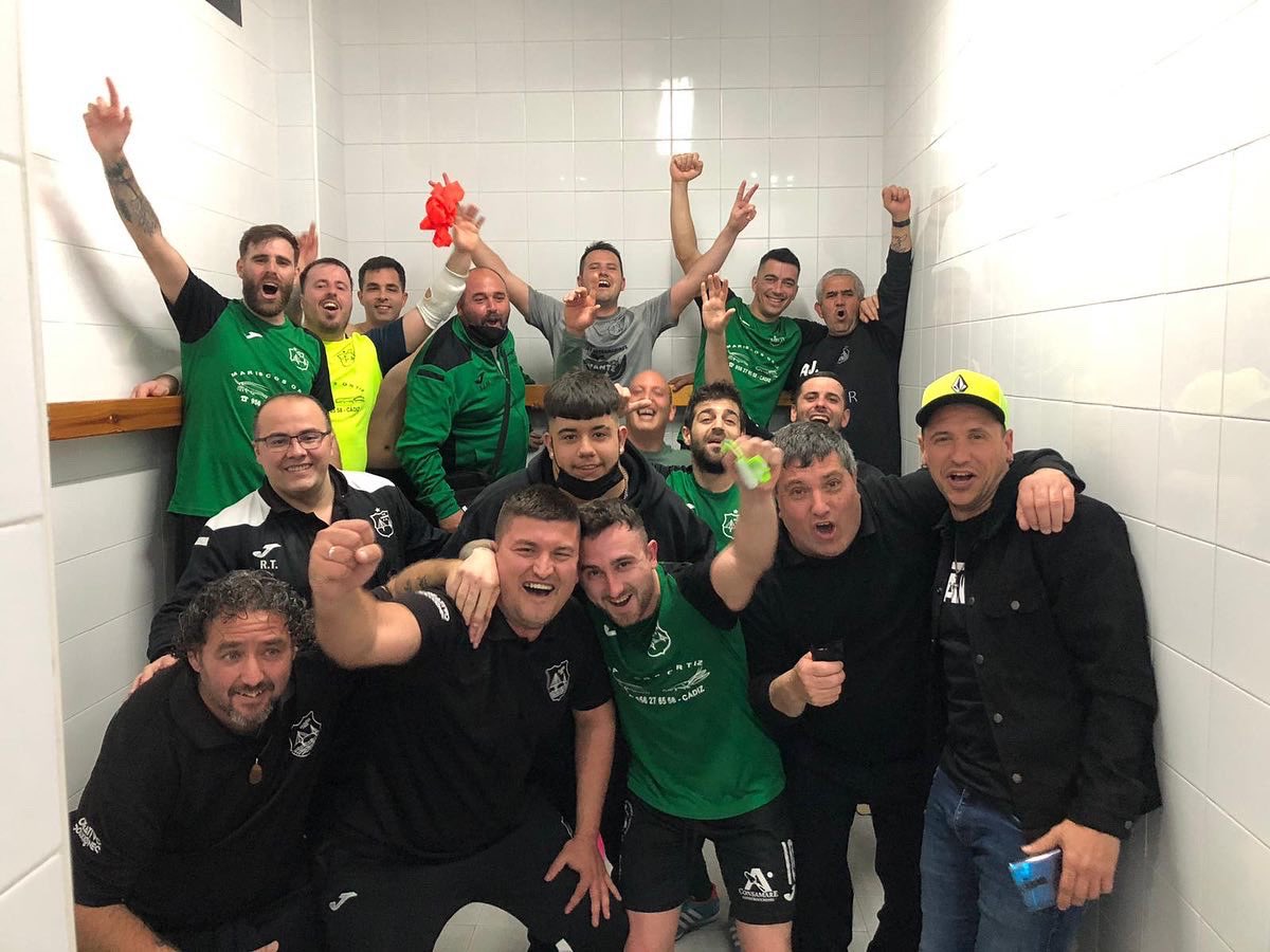 Launionfs's tweet image. Victoria frente al lider 🖤💚🥚🥚