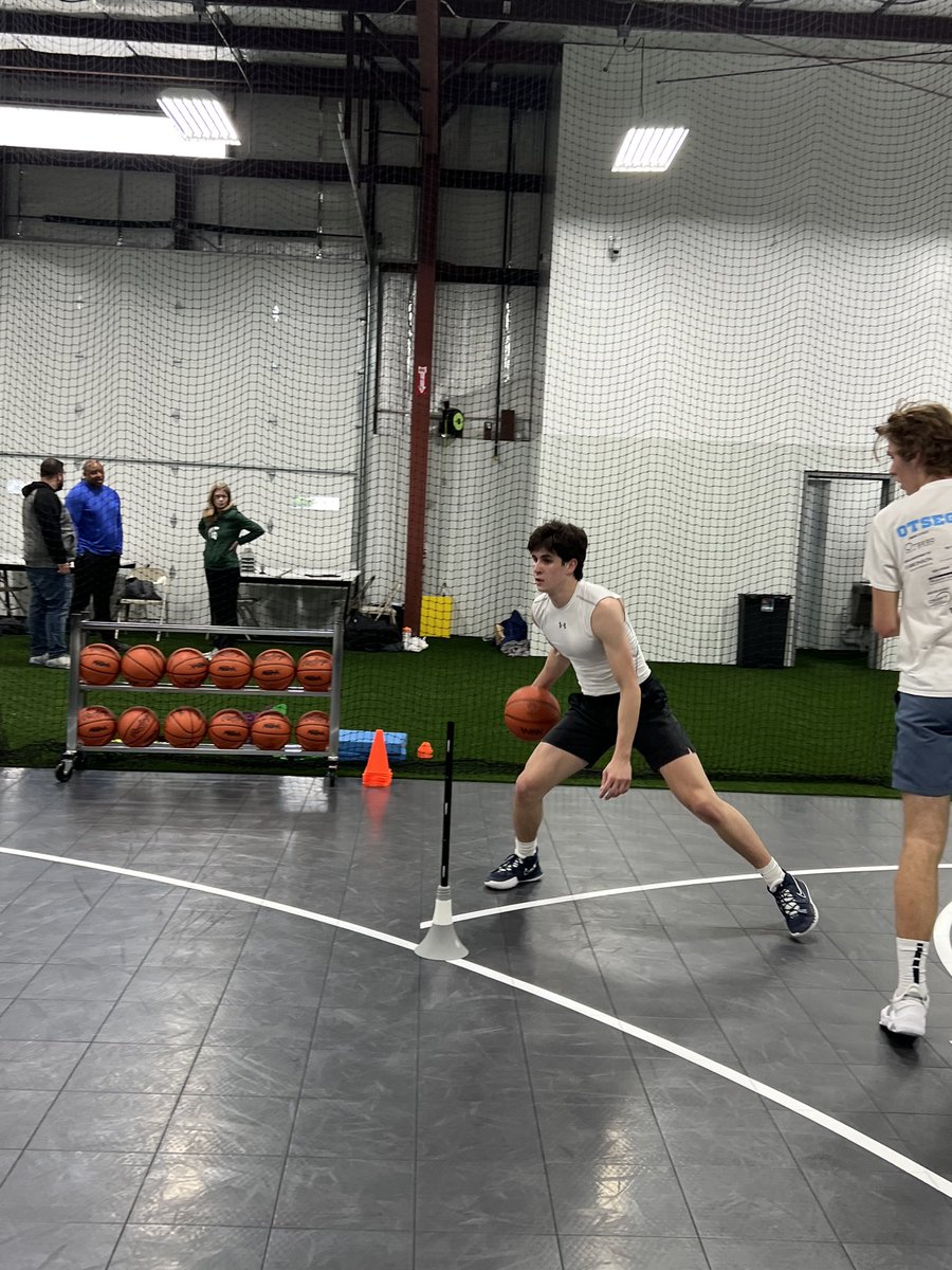 JohnsonCaleb100's tweet photo. Just getting started @Rodney_Turner11 
🤫🤫 https://t.co/p3JjQHj4iH