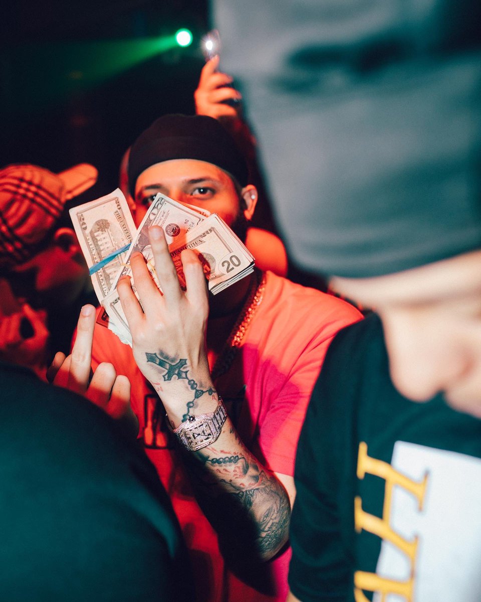Galindoagain's tweet photo. Ayer se sintio una vibra bien cb en tarima 🔥🔥 les estamos cambiando el juego mmb tienen que apretar porque se quedaron hpp ATT. Los diablos 👹👹 #ElMasHpEnEsto #ElLindo #One40Towers #MoneyWayy #LFNM #LDDLL 🩸 https://t.co/jtRU6dcWwh